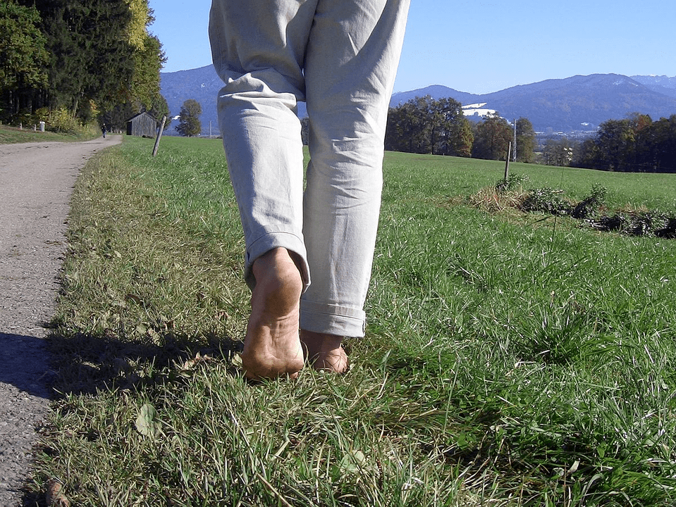 marcher pieds nus est bon pour le pouvoir